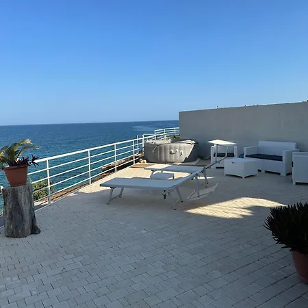 Il Faraglione Guest house *
